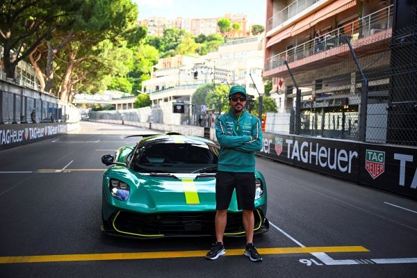 Aston Martin Valhalla: Fernando Alonso provozao superautomobil Monte Carlom