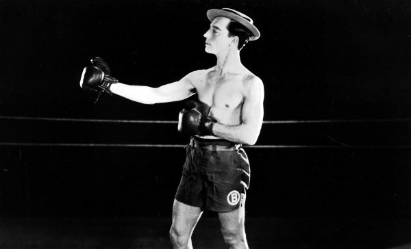 U filmu Buster boksački prvak (1926.) pokazao je vrhunsku tjelesnu spretnost