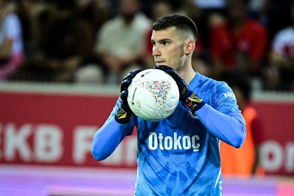 Livaković u problemu; Fenerbahče na njega više ne računa, ali ga nitko ne želi kupiti
