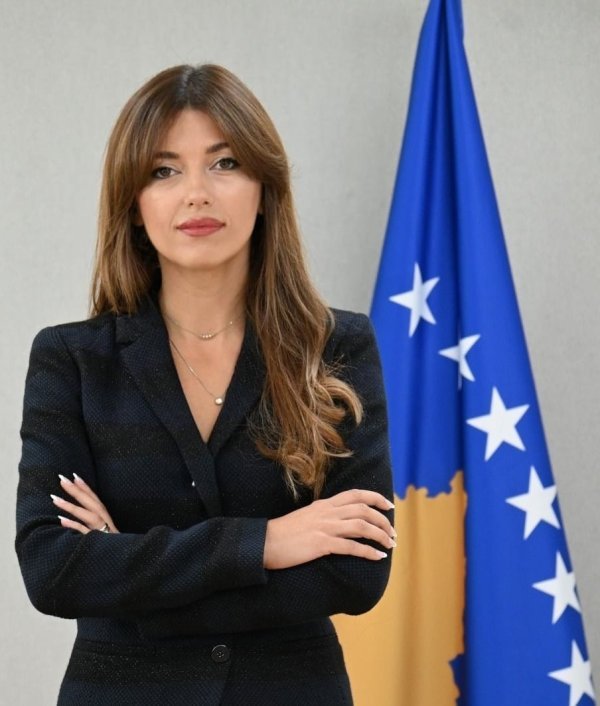 Albulena Haxhiu zbog koje je blokiran parlament