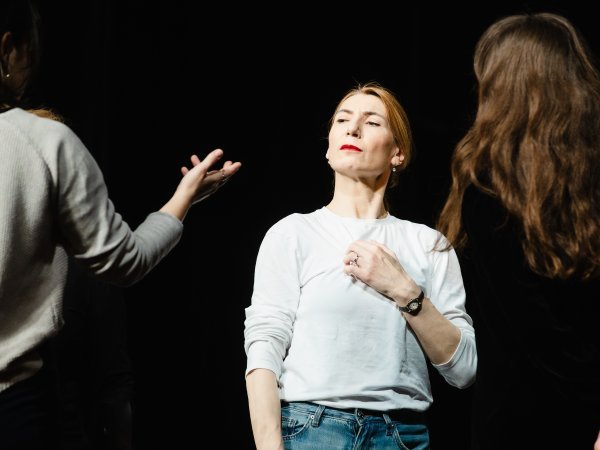 Darija Lorenci Flatz utjelovljuje Annienu majku