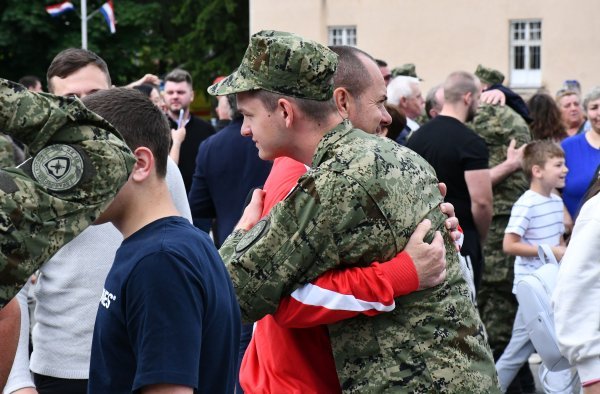 Svečana prisega 46. naraštaja ročnika na dragovoljnom vojnom osposobljavanju u vojarni 123.brigade Hrvatske vojske