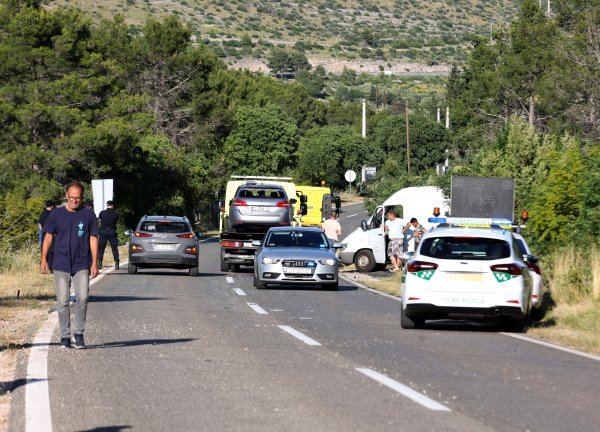 Sudar autobusa i osobnog automobila