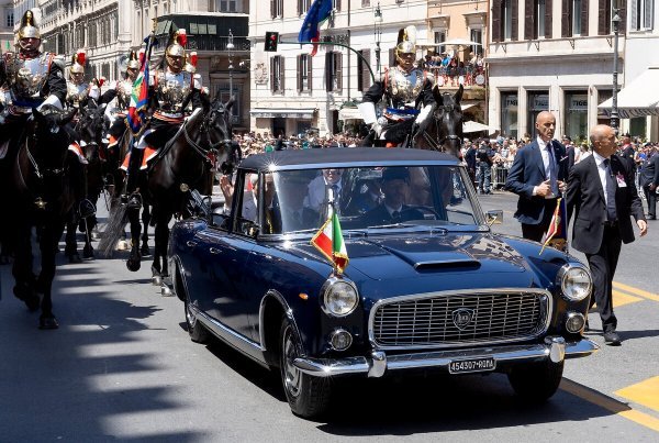 Predsjednik Talijanske Republike u predsjedničkoj Lanciji Flaminiji iz 1961.