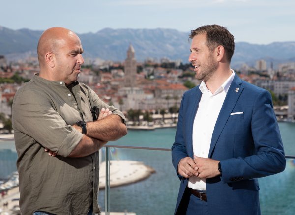 Novinar tportala Damir Petranović u razgovoru sa splitskim gradonačelnikom Tomislavom Šutom