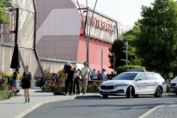 Evakuiran Arena centar u Zagrebu