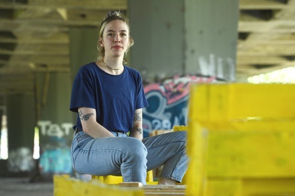 'Voljela bih nastaviti s uljem na platnu, definitivno završiti ovu seriju. Premda imam strah od ulaska na strani teritorij - trebat će mi godine da postanem dobar slikar - iznimno me zabavlja'