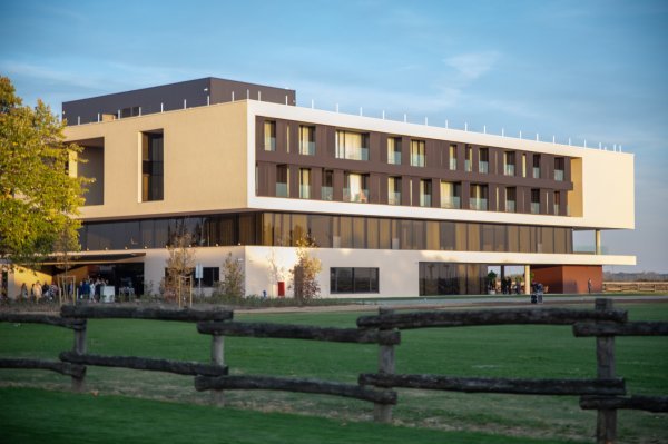 Pipunićev hotel u Čepinu