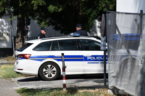 Petorica uhićena zbog izazivanja nereda i napada na policiju u Dugom Ratu