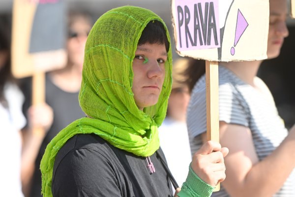 Prosvjed protiv molitelja na Trgu bana Jelačića