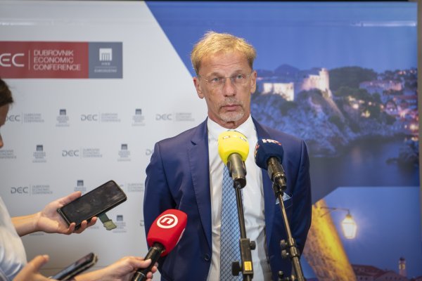 Guverner Vujčić prognozira: I cijene i BDP će sporije rasti. Skupi turizam mora stati!
