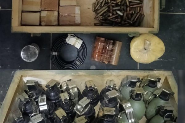 Kupila kuću, a onda se šokirala: Pronašla 27 ručnih bombi, eksploziv, 470 komada streljiva