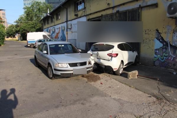 Pijan bez dozvole slupao parkirani auto, dobio paprenu novčanu kaznu
