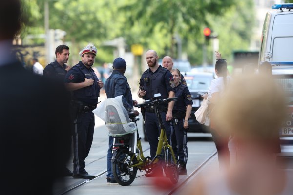 Pucnjava ispred škole u Grazu