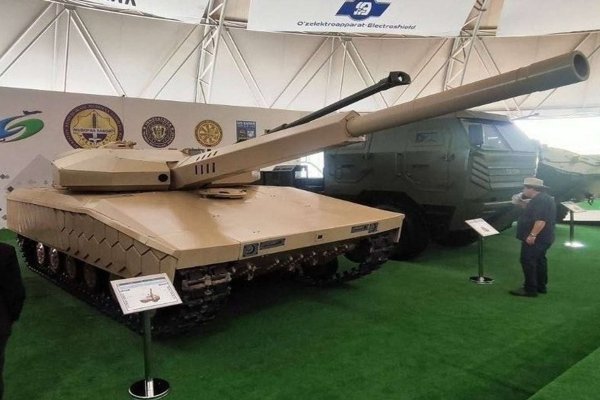 Osuvremenjeni T-64B prikazan na izložbi u Taškentu