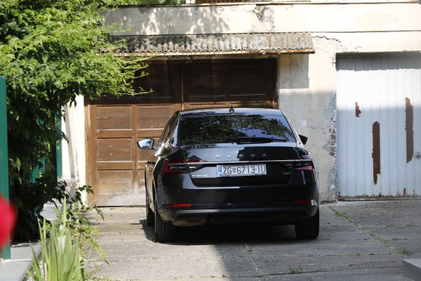 Policija ispred kuće bivšeg šefa HAC-a Josipa Škorića