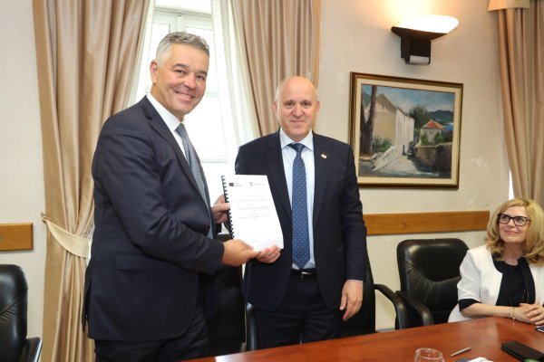 Potpisivanje ugovora u Bakru