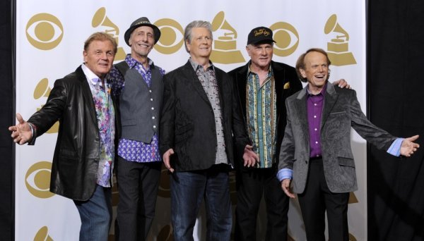 Bruce Johnson, David Marks, Brian Wilson, Mike Love i Al Jardine 2012. godine