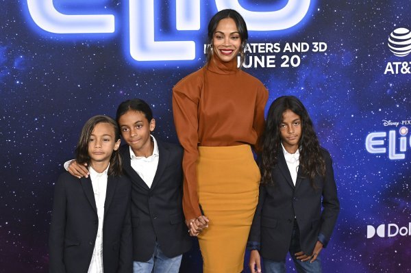 Zoe Saldana sa sinovima