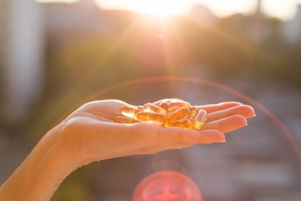 Vitamin D unosimo iz sunčeve svjetlosti te putem prehrane ili dodataka prehrani