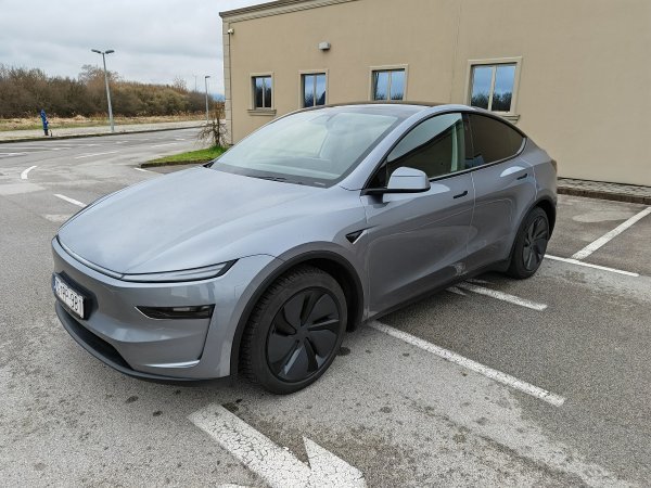 Tesla Model Y Long Range All-Wheel