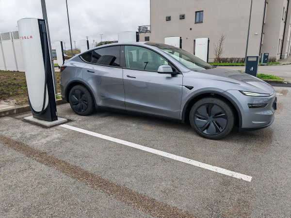 Tesla Model Y Long Range All-Wheel