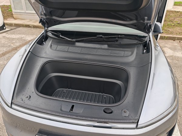 Tesla Model Y Long Range All-Wheel