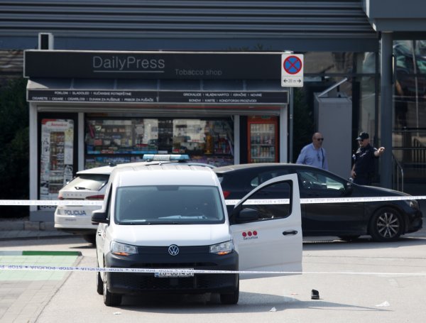 Šibenik: Policijski očevid na mjestu gdje je došlo do pucnja vatrenim oružjem u službenom vozilu