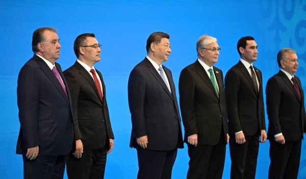 Predsjednici Tadžikistana Emomali Rahmon, Kirgistana Sadir Japarov, Kine Xi Jinping, Kazahstana Kasim-Žomart Tokajev, Turkmenistana Serdar Berdimuhamedov i Uzbekistana Šavkat Mirzijojev