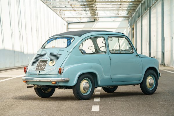 Fiat 600 iz 1955. na utrci 1000 Miglia