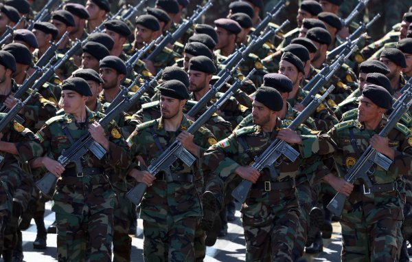 Iranski vojnici na mimohodu u travnju 2025. u Teheranu