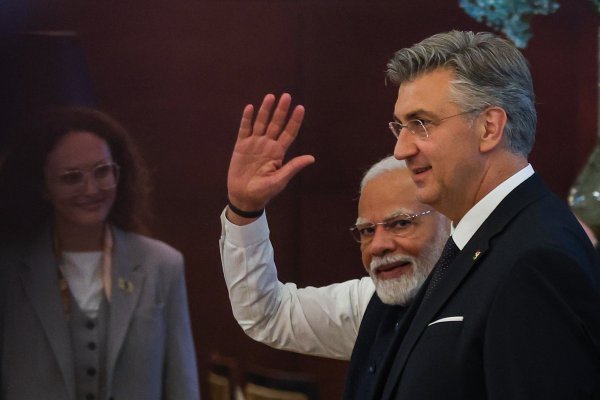 Službena večera za Modija u hotelu Esplanade