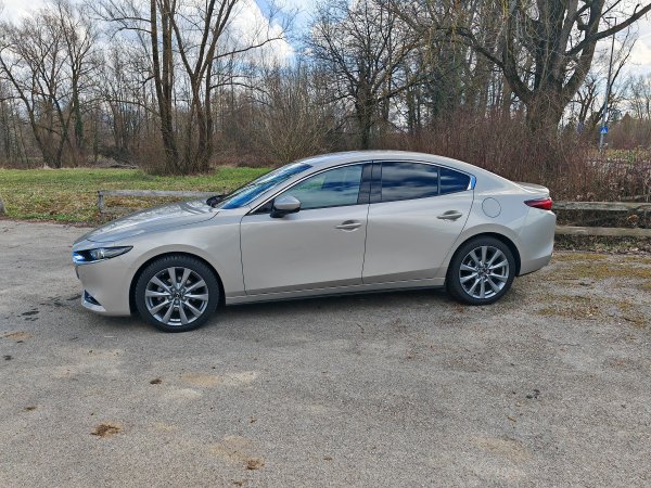 Mazda3 2.5 e-Skyactiv G 140 Exclusive-Line