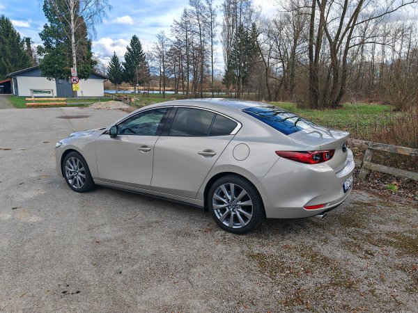 Mazda3 2.5 e-Skyactiv G 140 Exclusive-Line