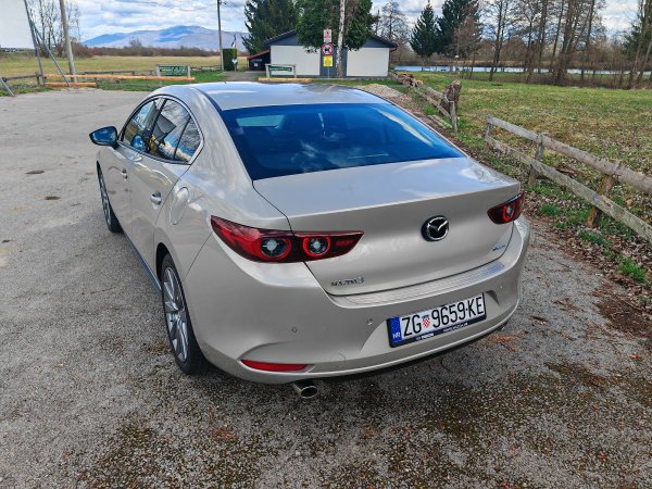 Mazda3 2.5 e-Skyactiv G 140 Exclusive-Line
