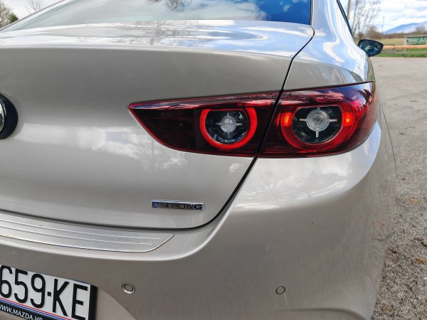 Mazda3 2.5 e-Skyactiv G 140 Exclusive-Line