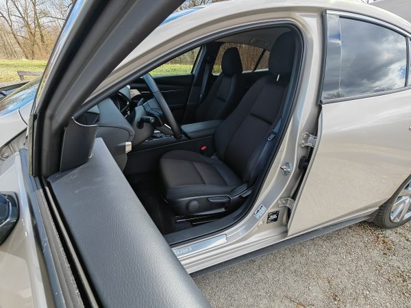 Mazda3 2.5 e-Skyactiv G 140 Exclusive-Line
