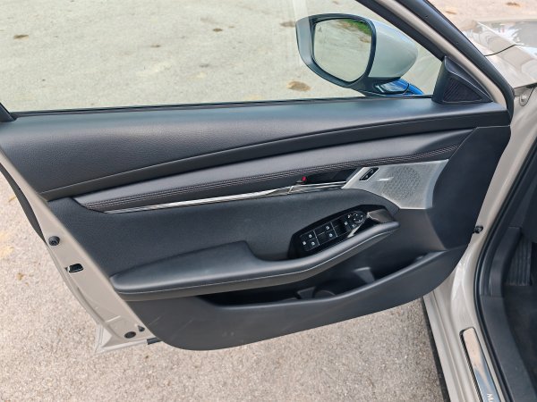 Mazda3 2.5 e-Skyactiv G 140 Exclusive-Line