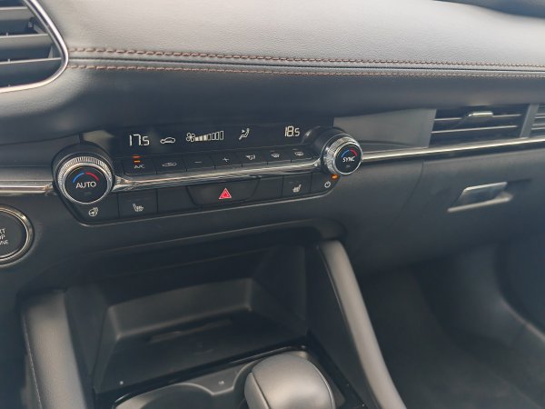 Mazda3 2.5 e-Skyactiv G 140 Exclusive-Line