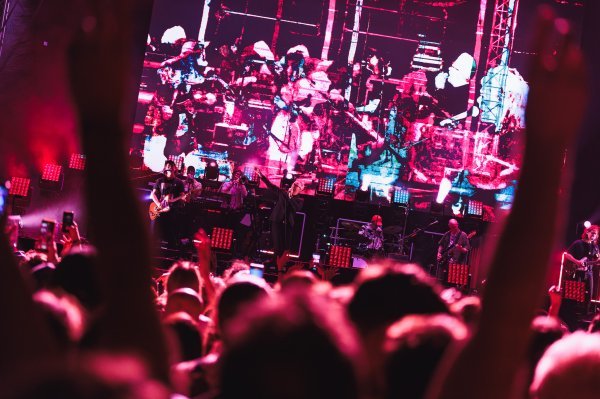 Promjene u kulturnim politikama, krize sponzorskih odnosa i razdoblja opće nesigurnosti INmusic je preživio bez gubitka vlastitog identiteta