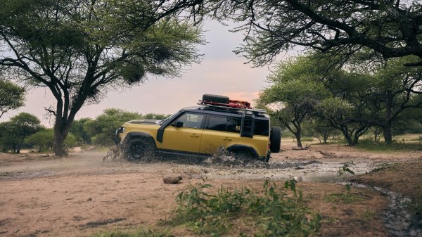 Land Rover Defender Trophy