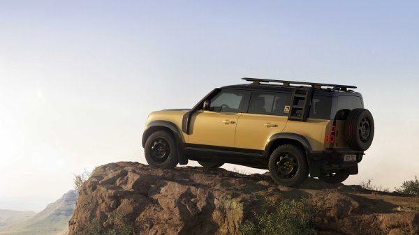Defender 110 Trophy Edition - Deep Sandglow Yellow