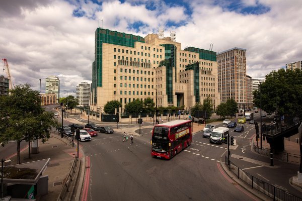 Zgrada MI6 na poznatom lokalitetu Vauxhall Cross