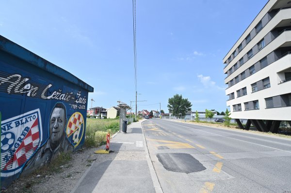 Karlovačka cesta glavna je prometnica u Blatu, ali i važan tranzitni pravac