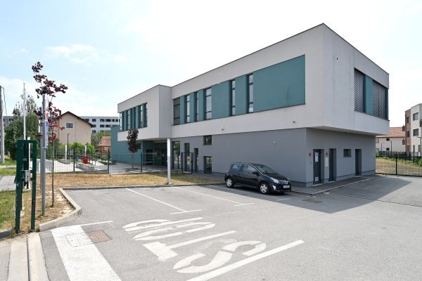Osnovna škola u Blatu je područna, ima osam učionica i prima đake od 1. do 4. razreda
