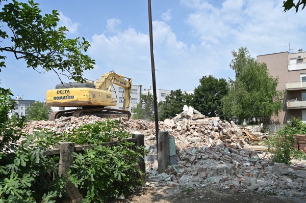 Još nekoliko kuća je sravnjeno sa zemljom, kako bi ostavile mjesta za izgradnju novih zgrada