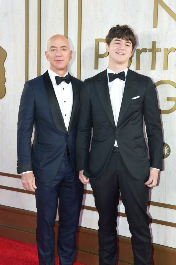 Jeff Bezos i najstariji sin Preston Bezos, 2019.