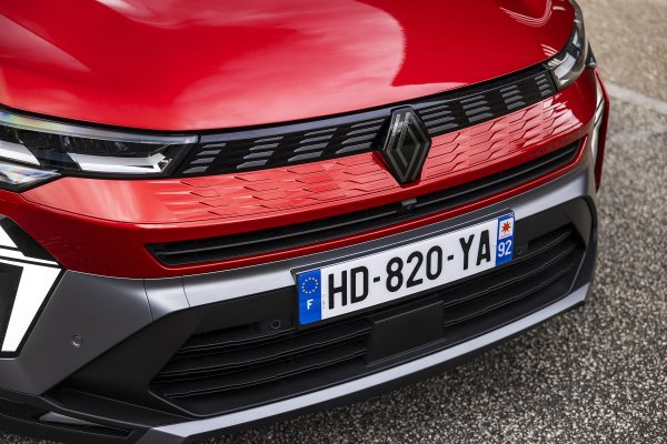 Renault Symbioz full hybrid E-Tech - Esprit Alpine - Flame Red crvena