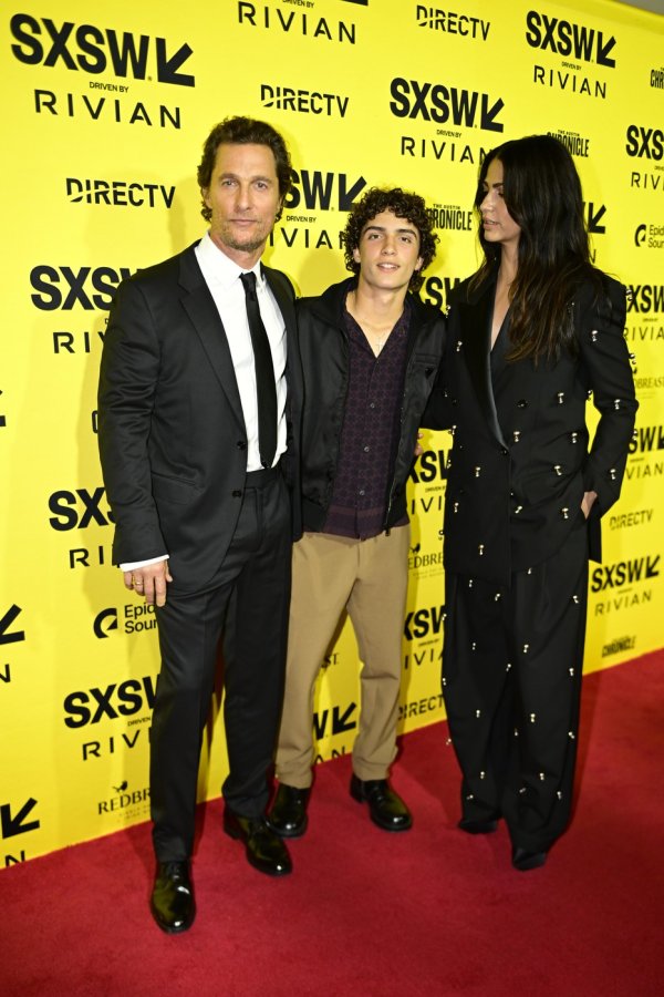 Matthew McConaughey,  Levi McConaughey, Camila Alves McConaughey