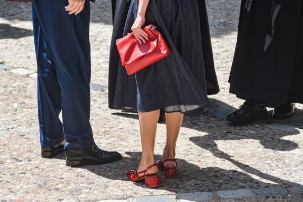 Španjolska kraljica Letizia u nižim, širokim petama